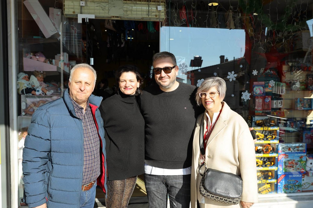 Πρωτοχρονιάτικες ευχές με καταστηματάρχες αντάλλαξε ο Δήμαρχος Ωραιοκάστρου (ΦΩΤΟ)