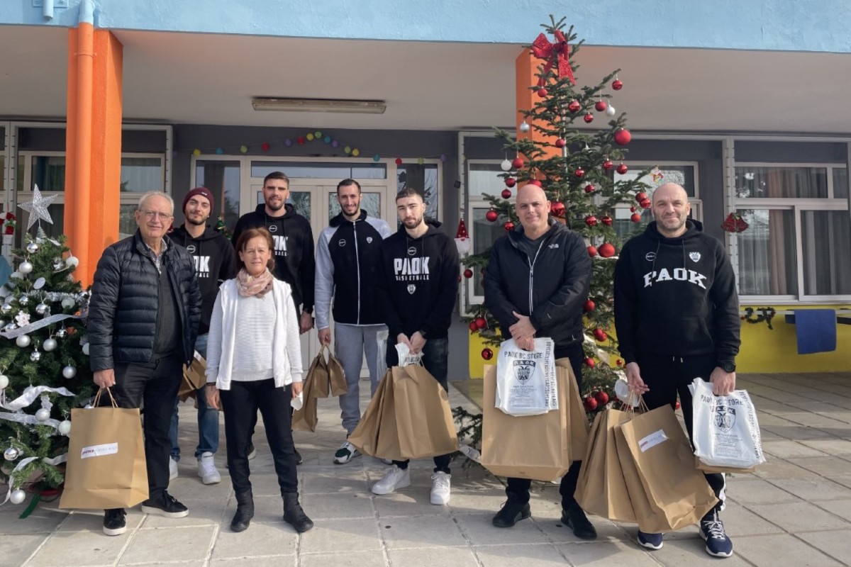 ΚΑΕ ΠΑΟΚ: Στο «Χαμόγελο του Παιδιού» οι παίκτες πρόσφεραν δώρα (PHOTO)