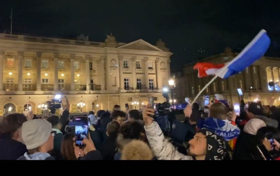 Γαλλία: Αποθέωση για την εθνική ομάδα στο Παρίσι (VIDEO)