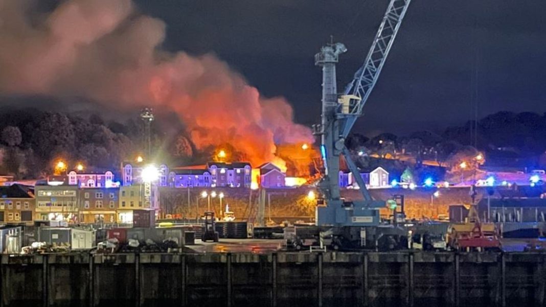 Έκρηξη στη Βρετανία: Τουλάχιστον τρεις νεκροί και πολλοί αγνοούμενοι στο νησί Τζέρσεϊ