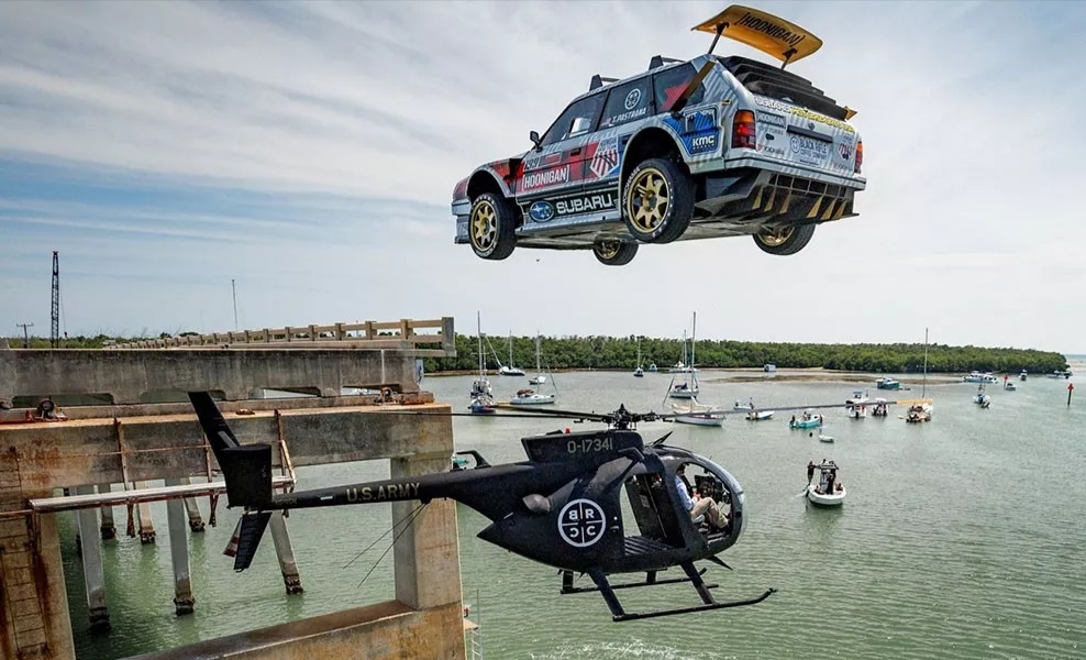 Αυτοκίνητο: Ασύλληπτη δράση και ατελείωτο καμένο λάστιχο – Δείτε το βίντεο