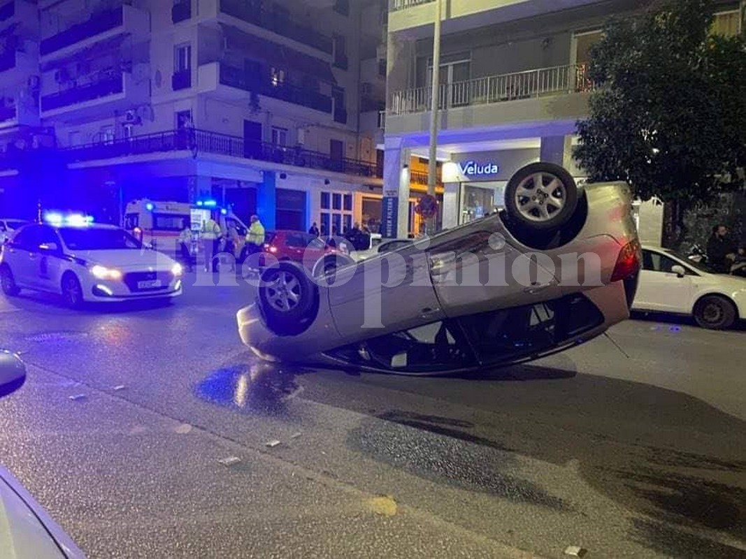 ΕΚΤΑΚΤΟ: Σοβαρό τροχαίο στην Γ. Παπανδρέου – Αναποδογύρισε αυτοκίνητο (ΦΩΤΟ)
