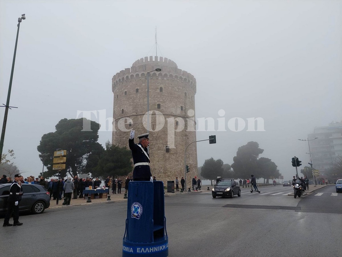 Στη θέση του και φέτος το βαρέλι του τροχονόμου απέναντι από τον Λευκό Πύργο (ΦΩΤΟ+VIDEO)