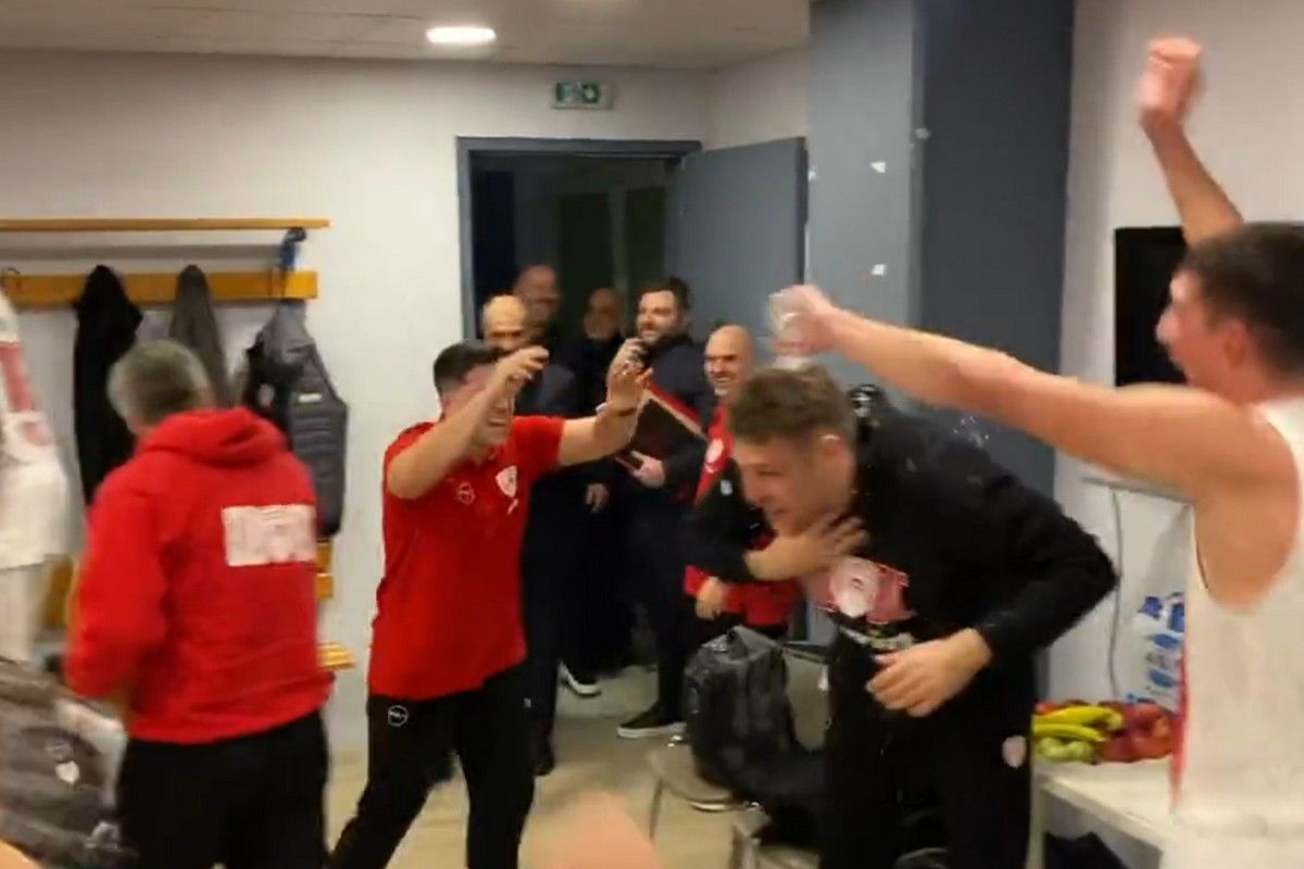 Παναθηναϊκός – Ολυμπιακός: Οι ξέφρενοι πανηγυρισμοί στα αποδυτήρια των ερυθρόλευκων μετά το «διπλό» (VIDEO)