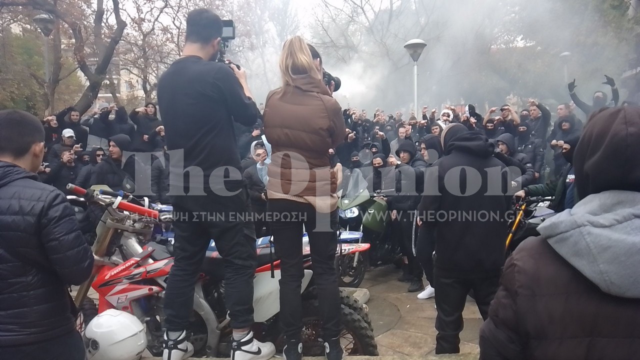 100 κουκουλοφόροι προκάλεσαν «πανικό» στο κέντρο της Θεσσαλονίκης – Φοβήθηκαν επεισόδια αλλά γυρνούσαν βίντεο κλιπ (ΦΩΤΟ+VIDEO)