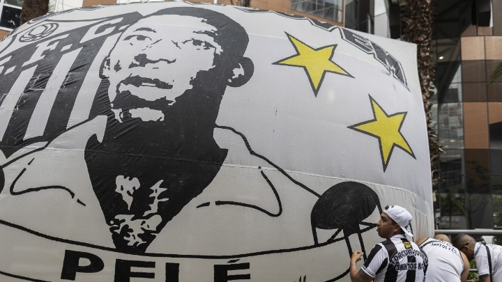 Πελέ: Η Σάντος αποσύρει την φανέλα με το 10