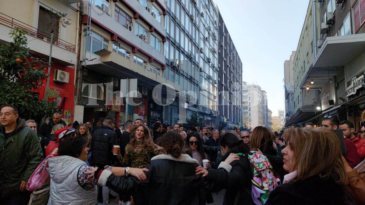 Έτσι αποχαιρετά η Θεσσαλονίκη το 2022- Χορός και φαγητό σε κάθε γωνιά της πόλης (ΦΩΤΟ-VIDEO)