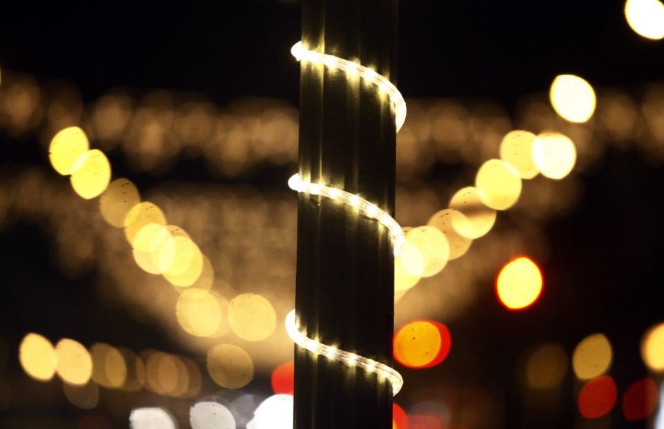 Αναβάλλεται λόγω καιρού για αύριο το άναμμα του δέντρου στα Πεύκα