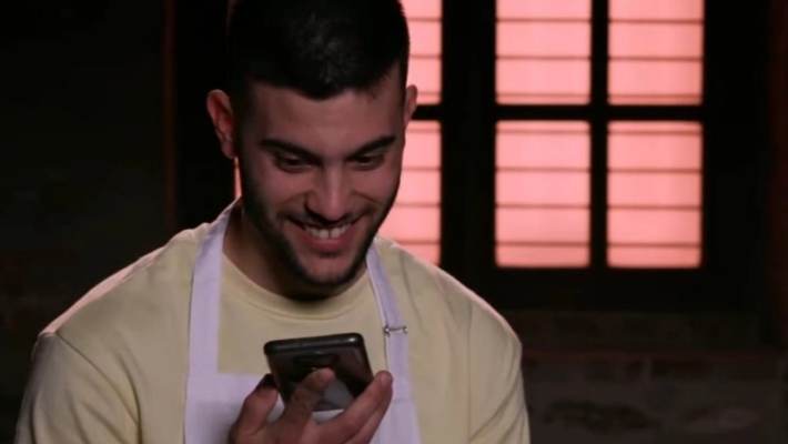 MasterChef: Απίστευτος διάλογος διαγωνιζόμενου με τη μητέρα του – «Ήταν γ@#$&ο το πιάτο», «μη λες τέτοια λόγια» -(video)
