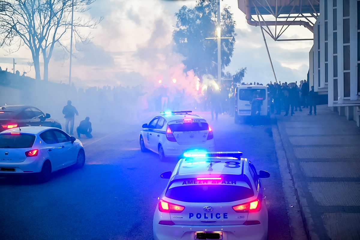 ΑΕΚ – Παναθηναϊκός: Χρήση δακρυγόνων έξω από την «Αγια Σοφιά» σε χιλιάδες κόσμου (ΒΙΝΤΕΟ)