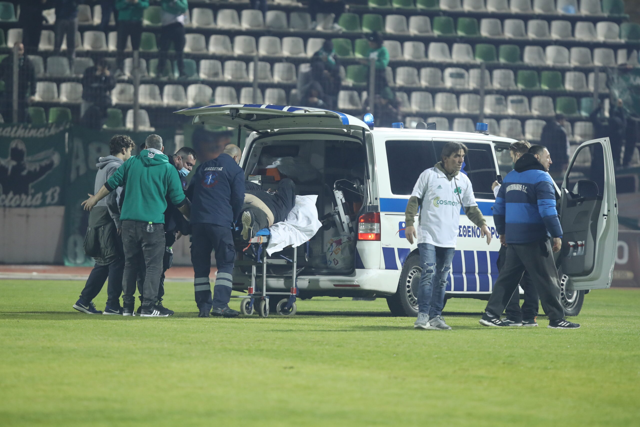 Λεβαδειακός – Παναθηναϊκός: Δακρυγόνα λιποθυμίες και διακοπή (PHOTOS)