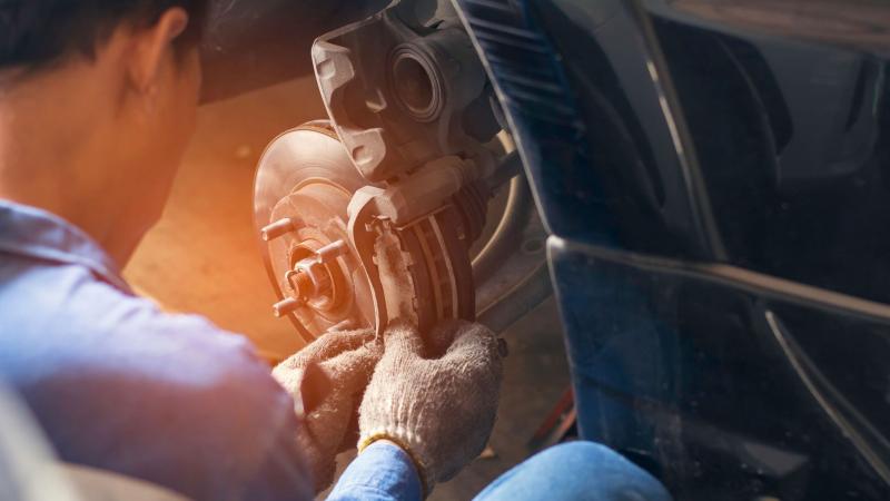 Τι πρέπει να κάνετε αν τρίζουν τα φρένα του αυτοκινήτου