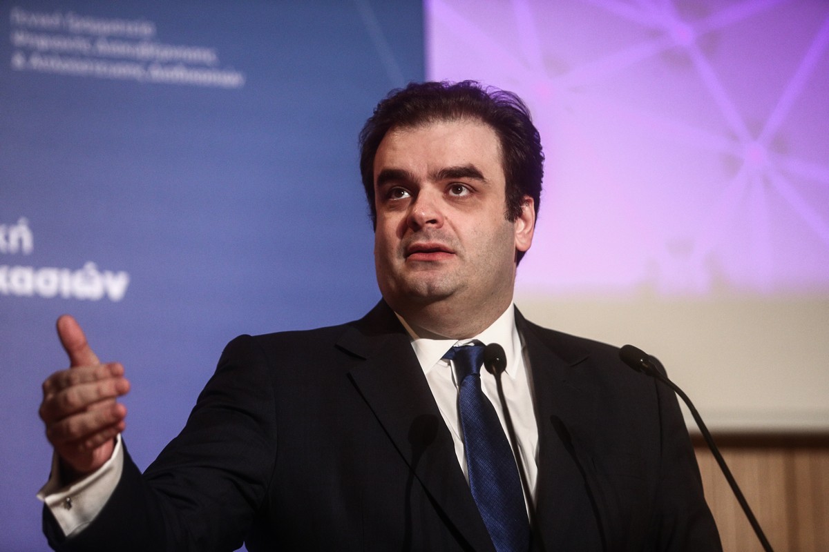 Πιερρακάκης σε Ραγκούση: «Αστείο ότι το κράτος παγίδευσε πολίτη με SMS εμβολιασμού»