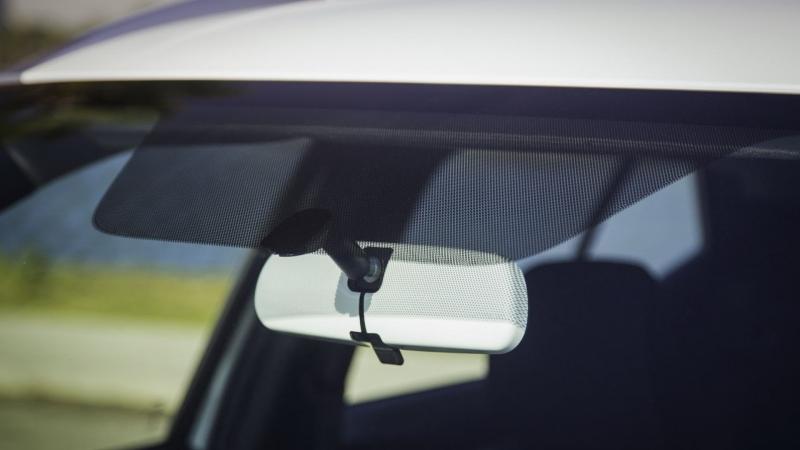 Αυτές είναι οι άγνωστες λεπτομέρειες που κρύβει το παρμπρίζ του αυτοκινήτου