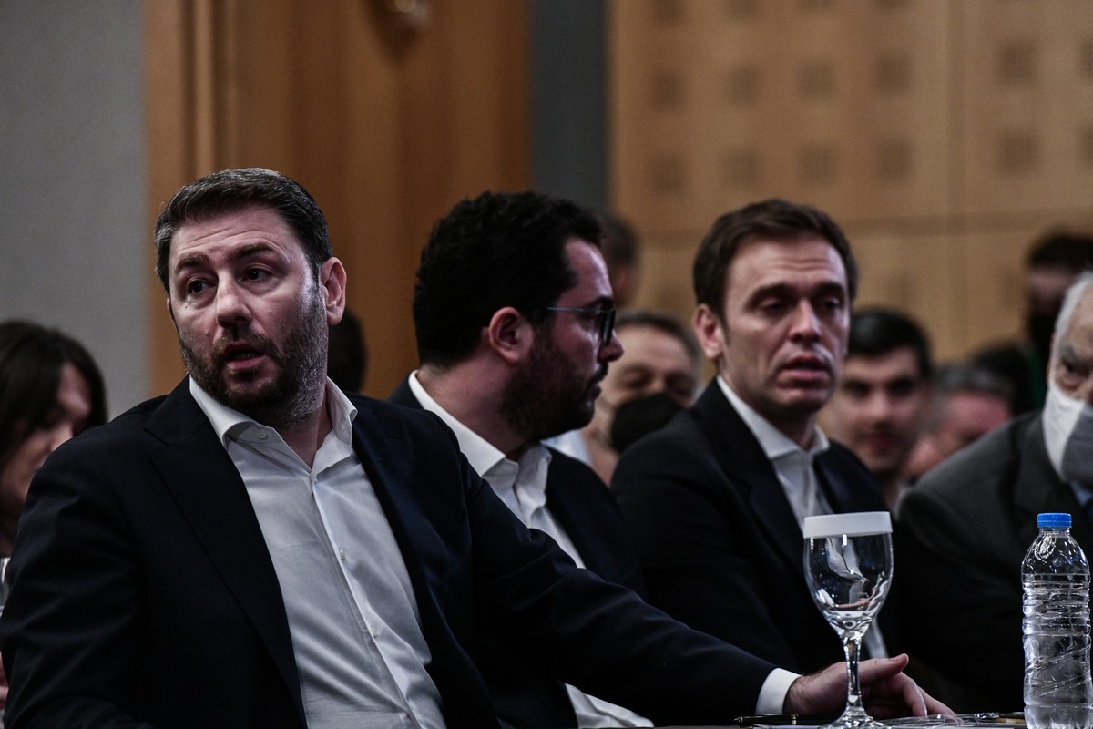 «Έξωθεν» πιέσεις στο ΠΑΣΟΚ και εκνευρισμός στην Τρικούπη