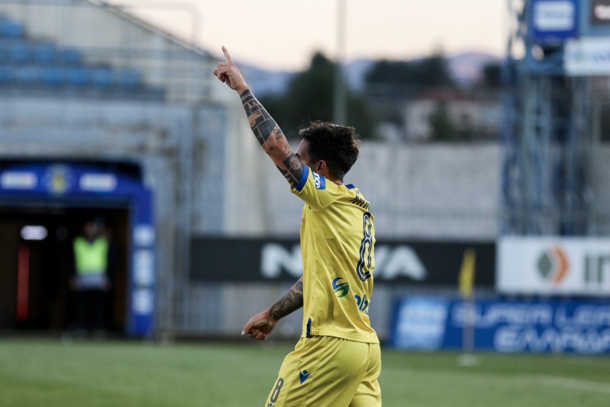 Super League: Ο Μουνάφο αγωνίστηκε με ζωγραφισμένο αριθμό φανέλας! (ΦΩΤΟ)