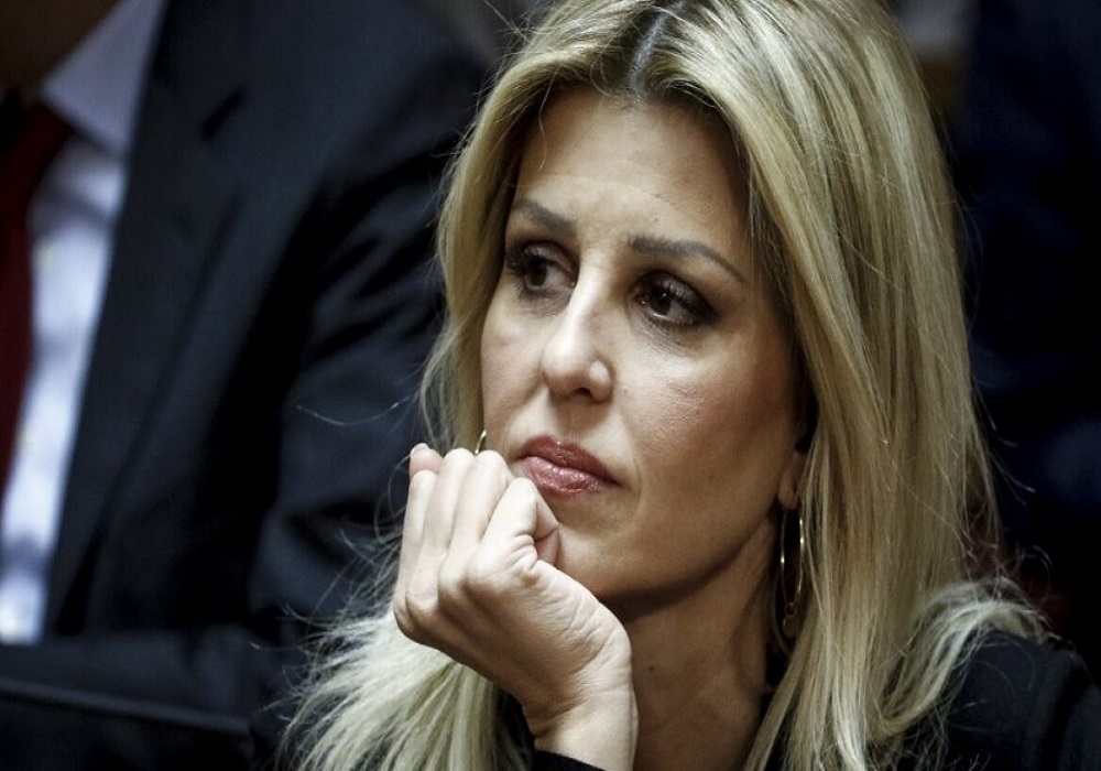 Θεσσαλονίκη: Μπογιές και τρικάκια πέταξαν άγνωστοι στο πολιτικό γραφείο της Ελενας Ράπτη (ΦΩΤΟ)