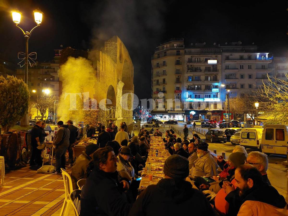 Περισσότεροι από 70 άστεγοι στο πρωτοχρονιάτικο γεύμα αγάπης κάτω από την Καμάρα (ΦΩΤΟ+VIDEO)