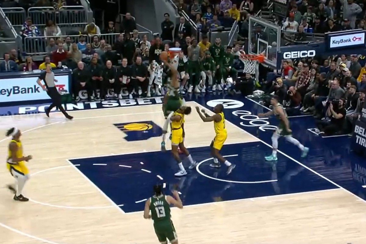 Ο Γιάννης Αντετοκούνμπο τρέλανε το ΝΒΑ με απίθανο κάρφωμα! (ΒΙΝΤΕΟ)