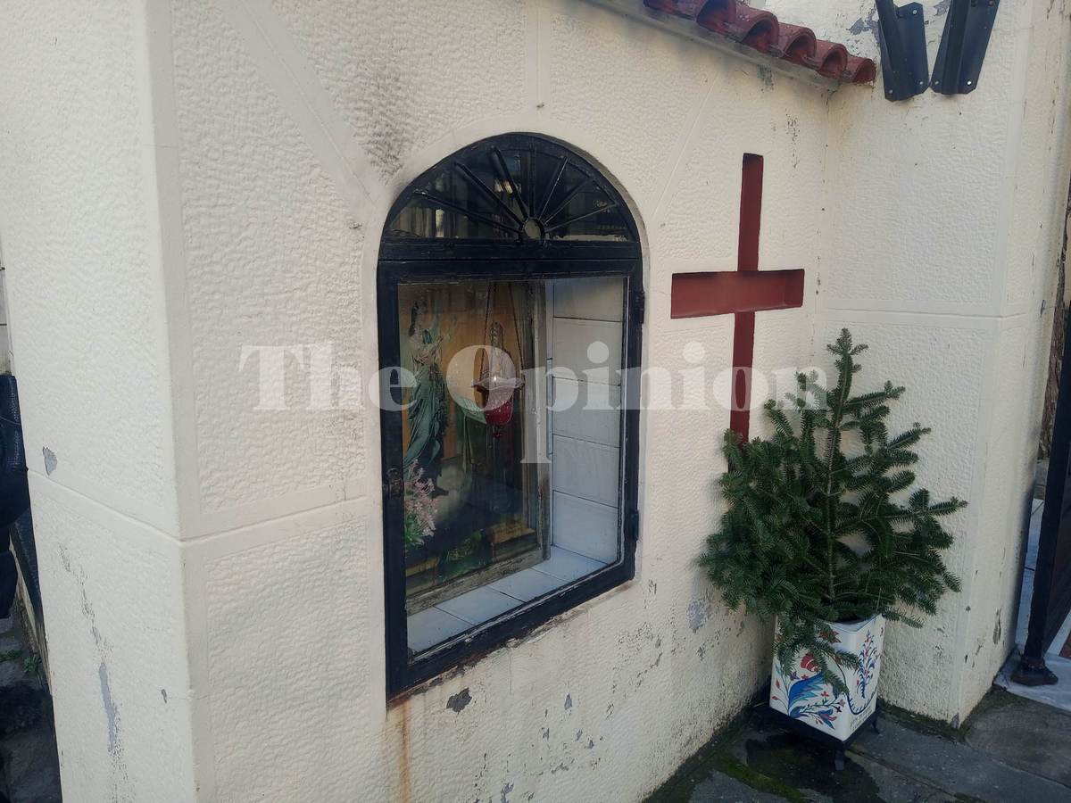 «Όλα τα Γρεβενά σήμερα θρηνούν» – Σε εξέλιξη η εξόδιος ακολουθία για τον 6χρονο Θωμά (ΦΩΤΟ)