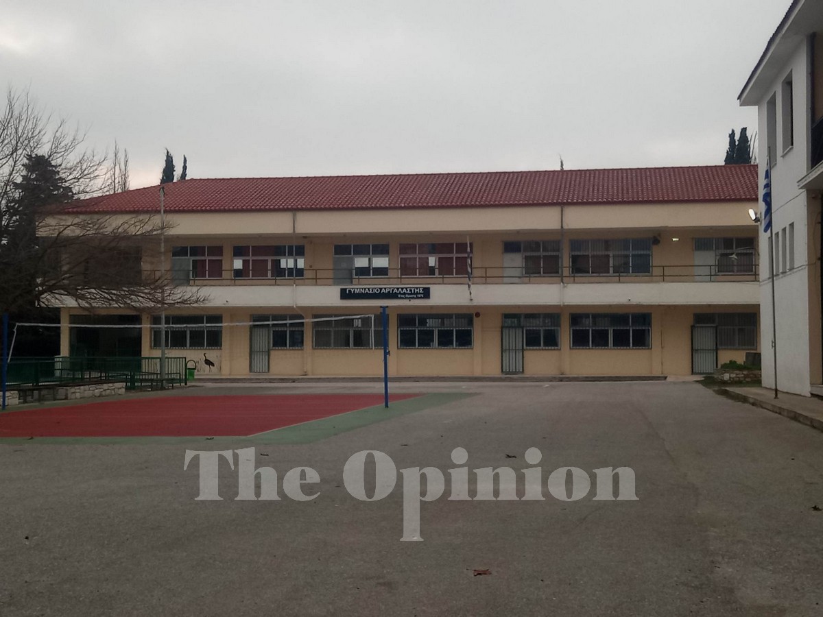 Αγκάλιασαν οι συμμαθήτριες την 14χρονη – Υπο εισαγγελική εποπτεία το Γυμνάσιο Αργαλαστής (video)