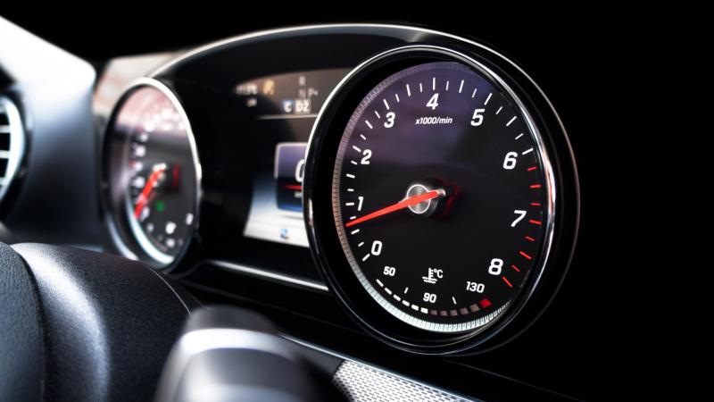 Αυτοκίνητο: Αυτό είναι το κόλπο των 1000 στροφών που προστατεύει τον κινητήρα