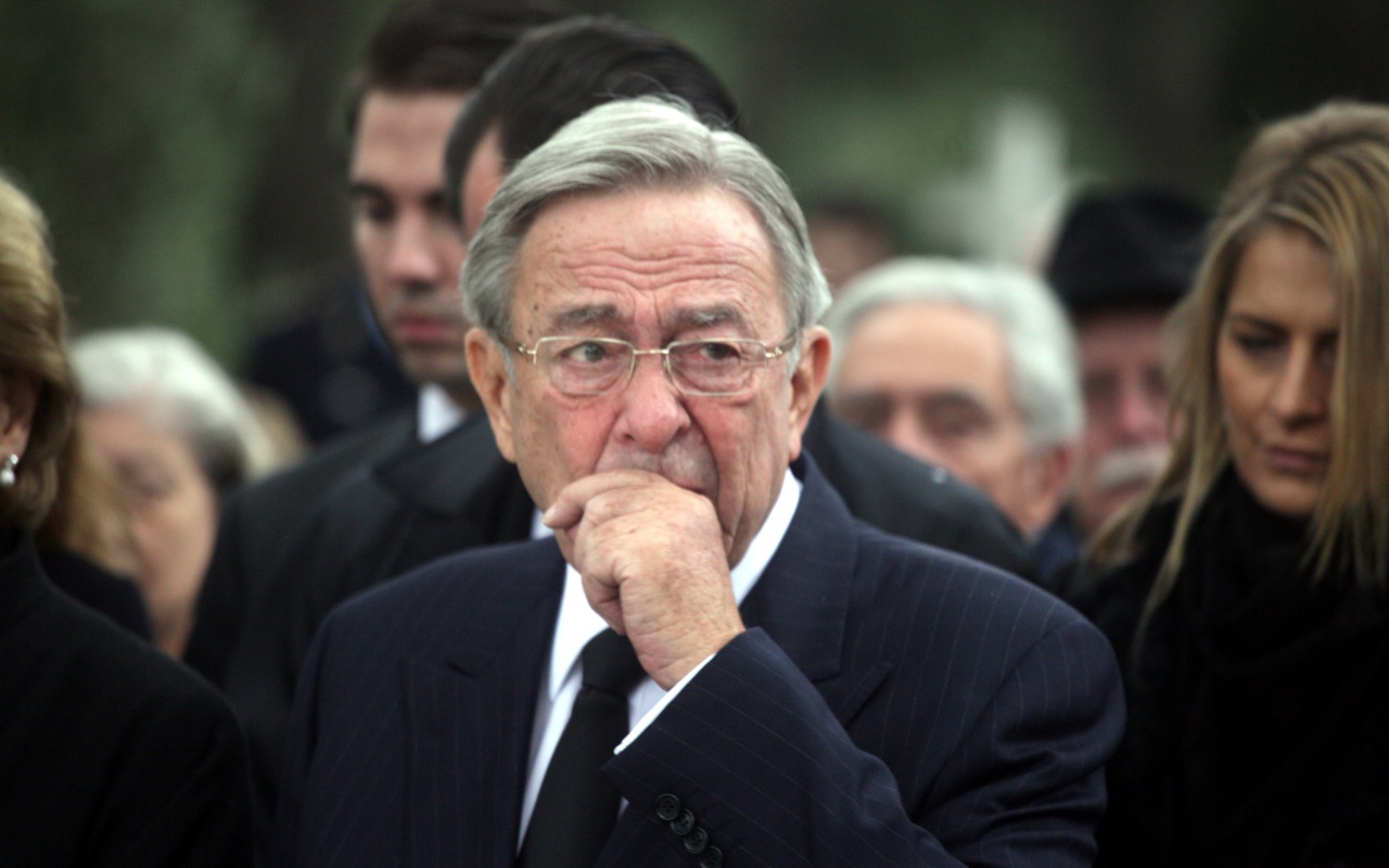 Μαξίμου: Ως ιδιώτης θα ταφεί ο τέως Βασιλιάς Κωνσταντίνος – Στα Τατόι ο τάφος – Η Μενδώνη στην κηδεία