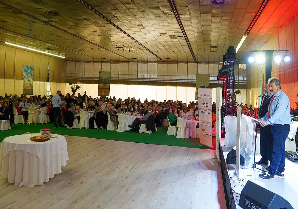 Δήμος Νεάπολης-Συκεών: Εορταστικό γλέντι για 800 μέλη των ΚΑΠΗ (VIDEO)