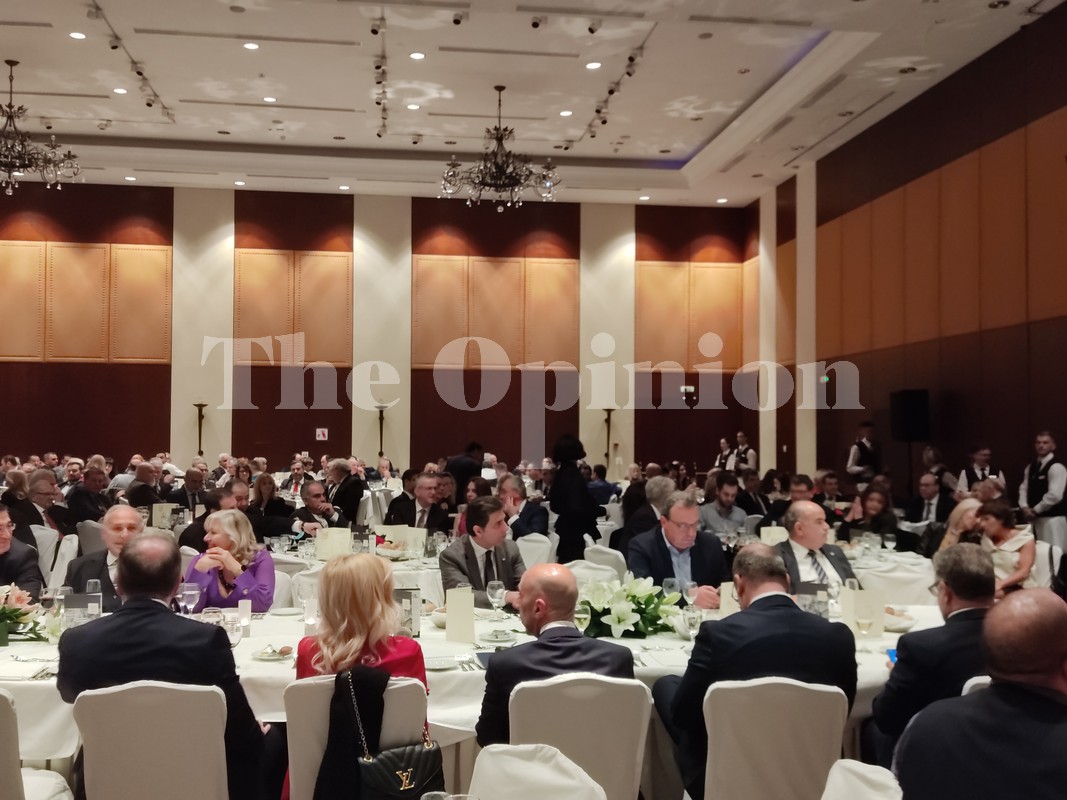 Εξαγγελίες Μπρατάκου στο δείπνο ΒΕΘ για μείωση φόρων – Μηνύματα στήριξης στις μικρομεσαίες επιχειρήσεις