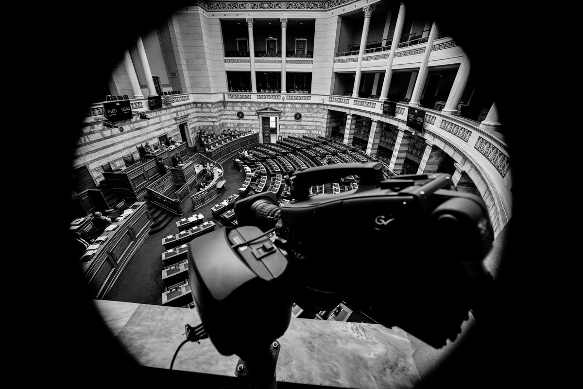 Μια θολή αναζήτηση για αλλαγή – Το ΠΑΣΟΚ, ο Τσίπρας, ο Σαμαράς και η Καρυστιανού