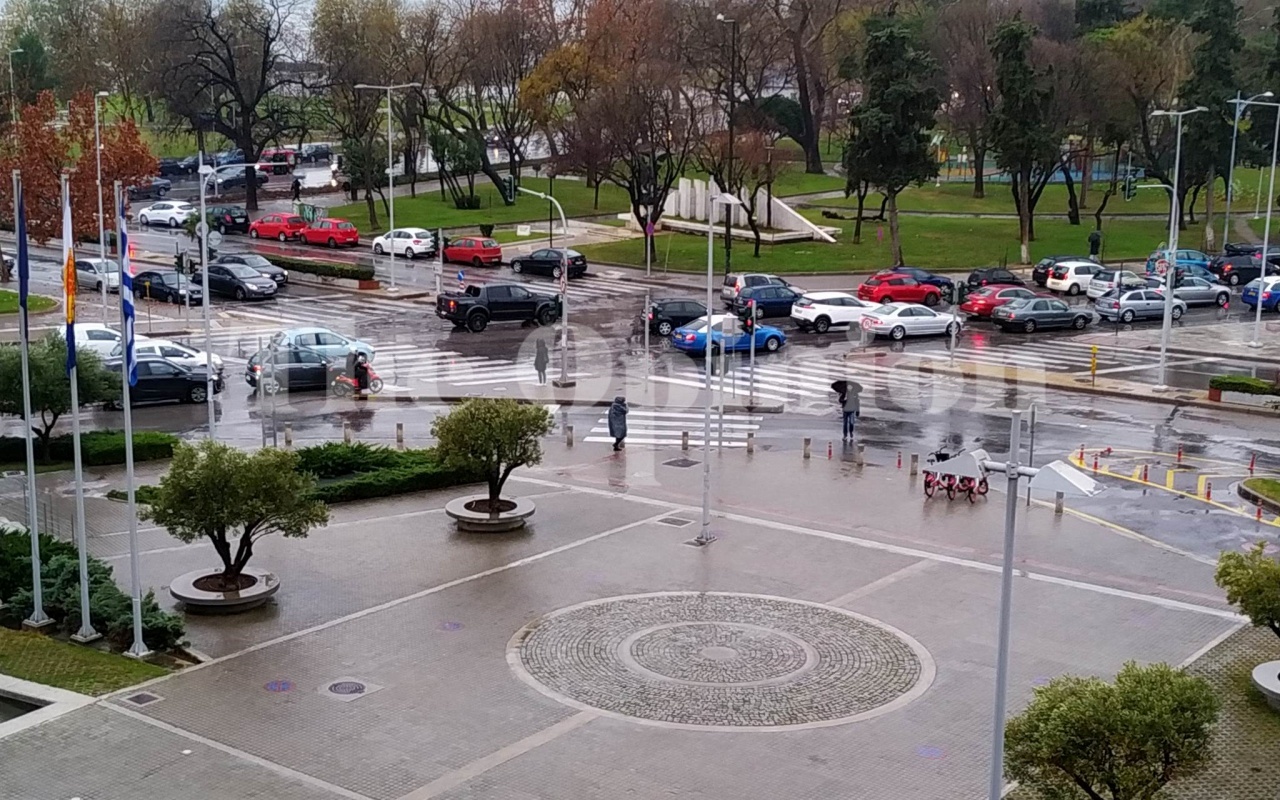 Βροχερή σήμερα η Θεσσαλονίκη – Προσοχή στους δρόμους (ΦΩΤΟΡΕΠΟΡΤΑΖ)
