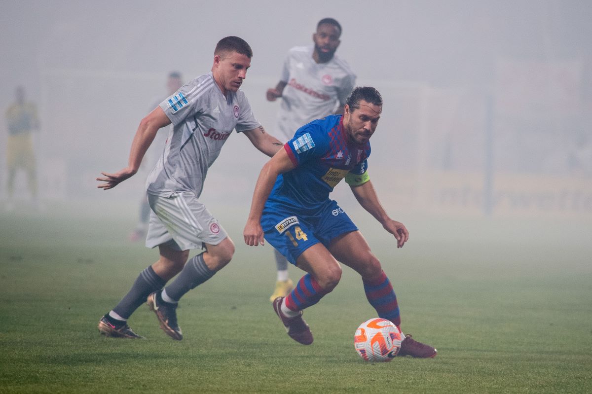 Ποδοσφαιριστής του Βόλου καταγγέλλει απόπειρα δωροδοκίας στο ματς με τον Ολυμπιακό