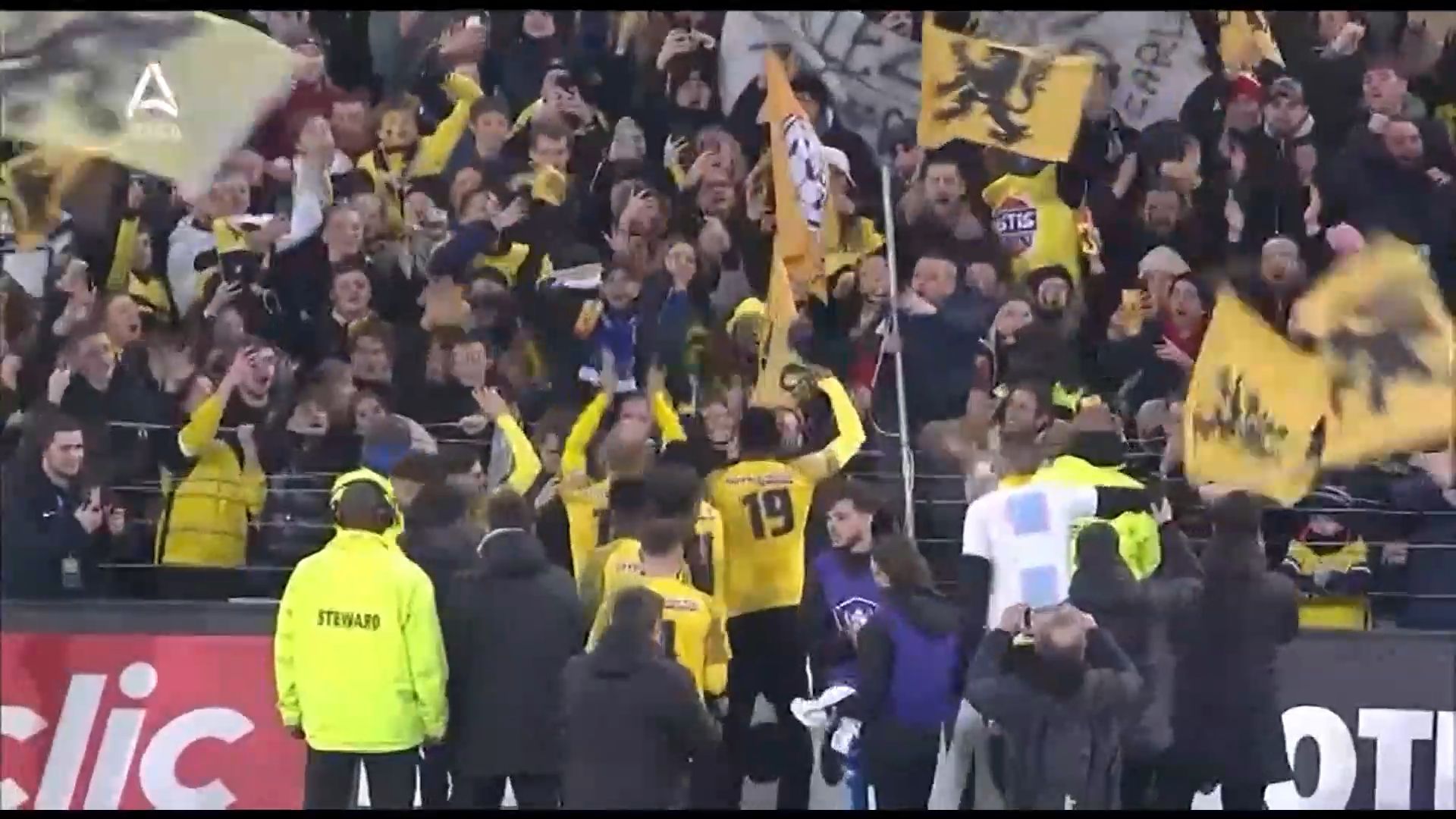 Η Κασέλ, ομάδα έκτης κατηγορίας, γιόρτασε το ματς με την Παρί παρά τη βαριά ήττα (ΒΙΝΤΕΟ)