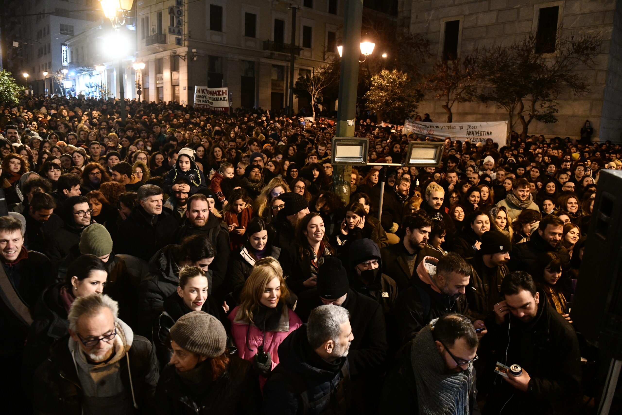 Οταν οι «καβατζωμένοι» στηρίζουν τους ανίσχυρους κάτι καλό συμβαίνει