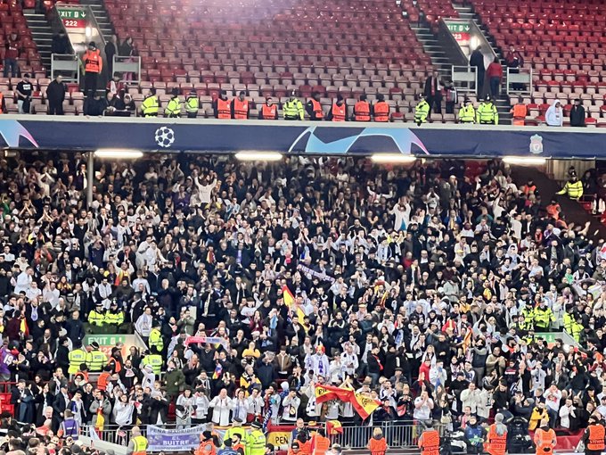 Το μεγαλείο του ποδοσφαίρου στο Άνφιλντ: Οι οπαδοί της Ρεάλ τραγουδούσαν συνθήματα της Λίβερπουλ (video)