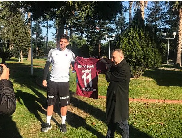 H φοβερή κίνηση του Μπακασέτα: Εξαγόρασε φανέλα του που είχε βγει σε δημοπρασία για να ενισχύσει τους πληγέντες