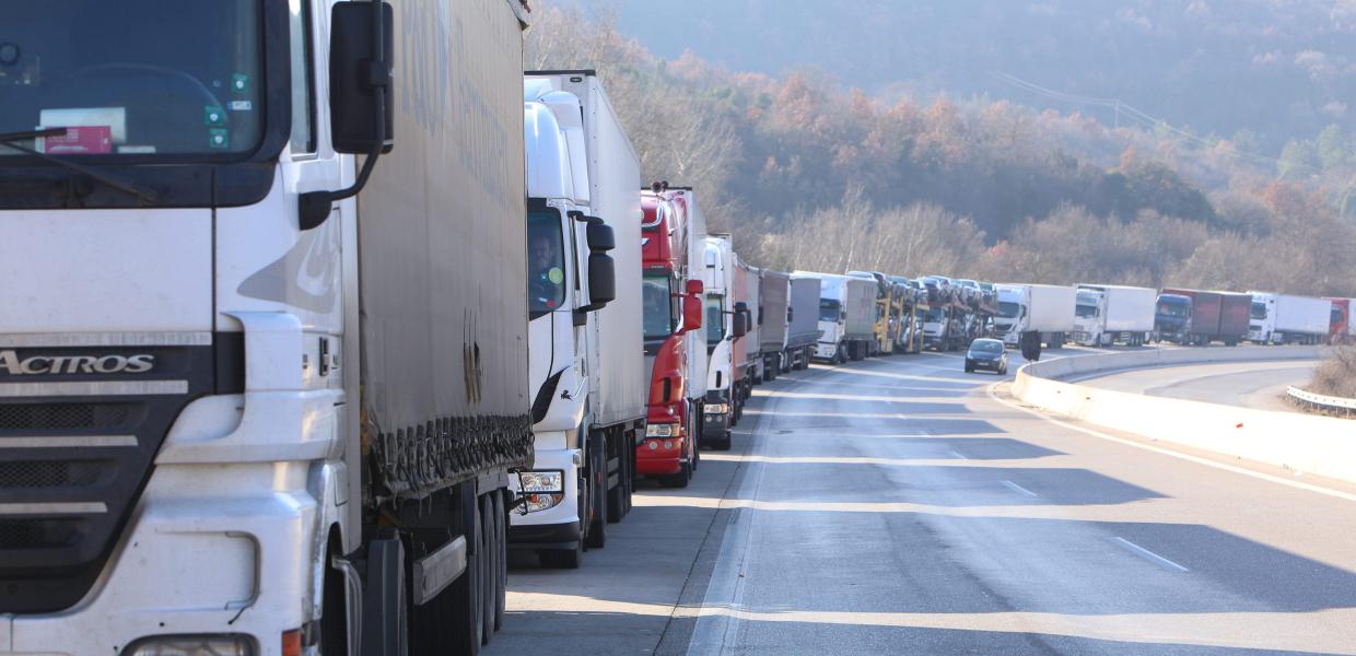 Απαγόρευση κυκλοφορίας φορτηγών βάρους άνω των 40 τόνων από Γρεβενά προς Τρίκαλα