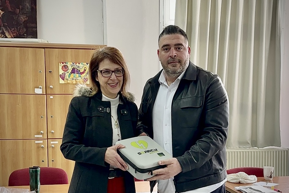 Συνεχίζει τις δωρεές απινιδωτών ο υποψήφιος βουλευτής της Ελληνικής Λύσης Συμεών Κουπελόγλου