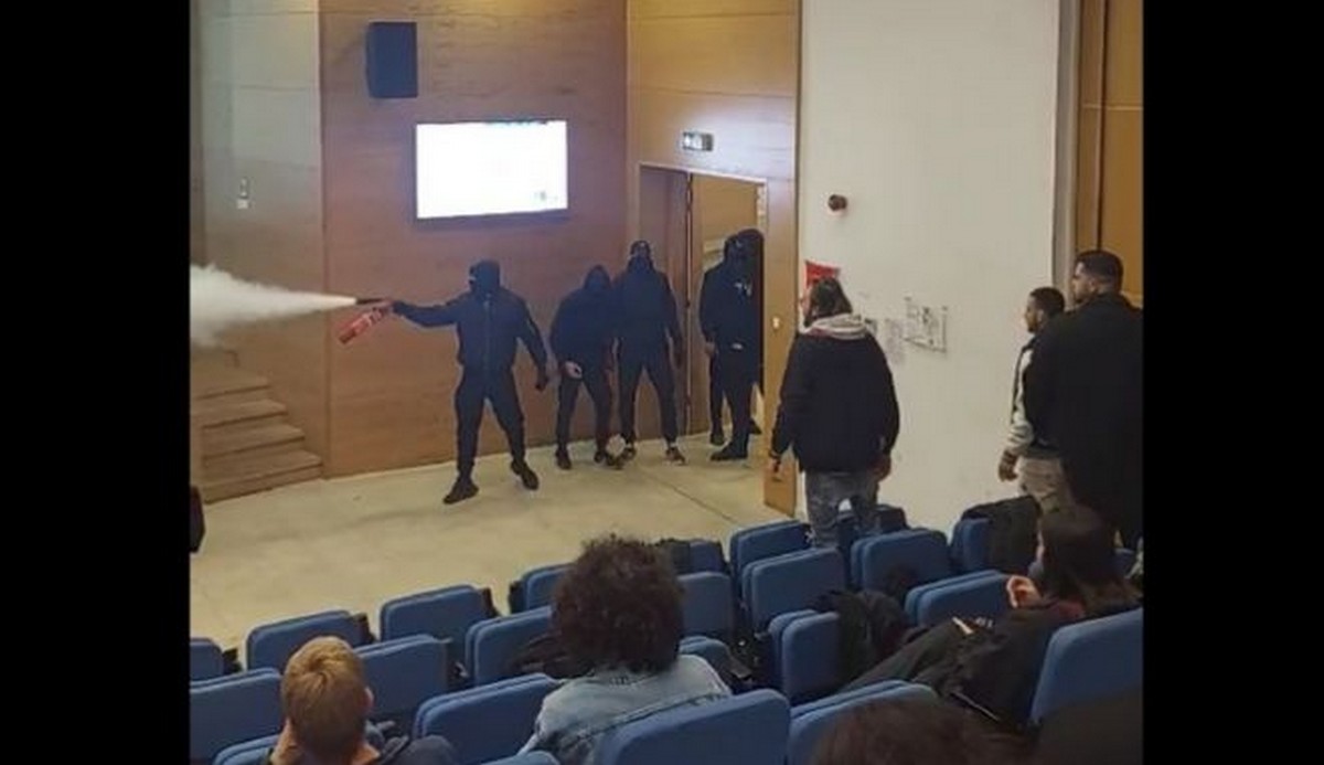 Ομοφοβική επίθεση στην Κύπρο: Κουκουλοφόροι μπήκαν με πυροσβεστήρες σε ΛΟΑΤΚΙ+ εκδήλωση (Video)