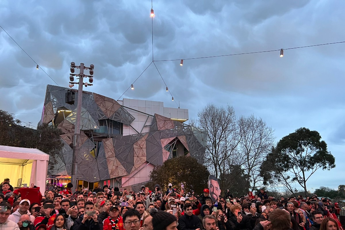 Το τρολάρισμα των οπαδών της Γιουνάιτεντ στη Μπαρτσελόνα: «Ο Μέσι δε θα γυρίσει ποτέ…» (video)