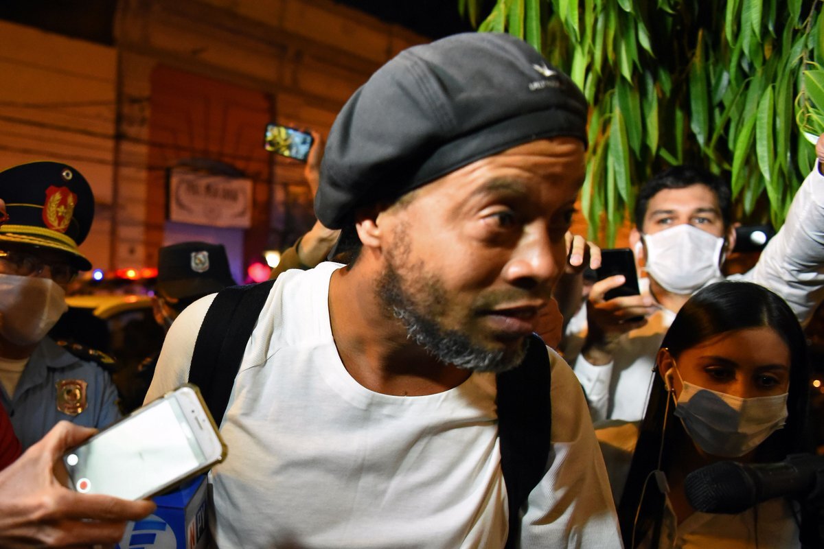 «Βόμβα» από Ροναλντίνιο: Θέλει να επιστρέψει στα γήπεδα!