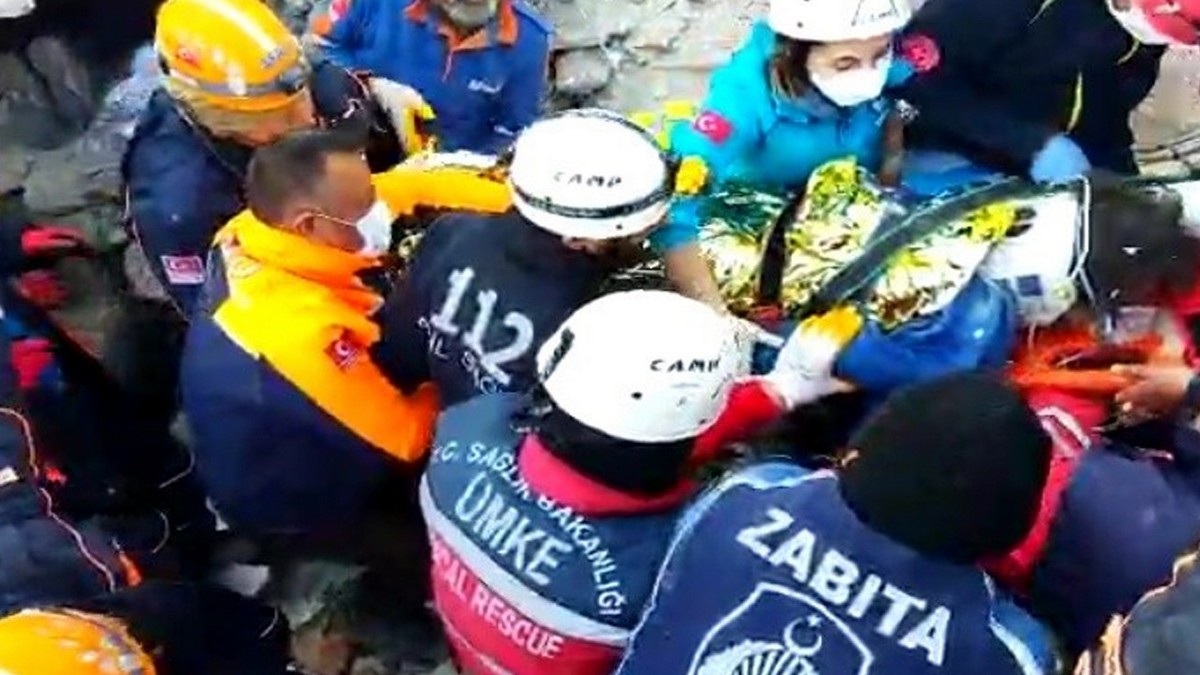 Τουρκία: Γυναίκα διασώθηκε από τα συντρίμμια μετά από 203 ώρες