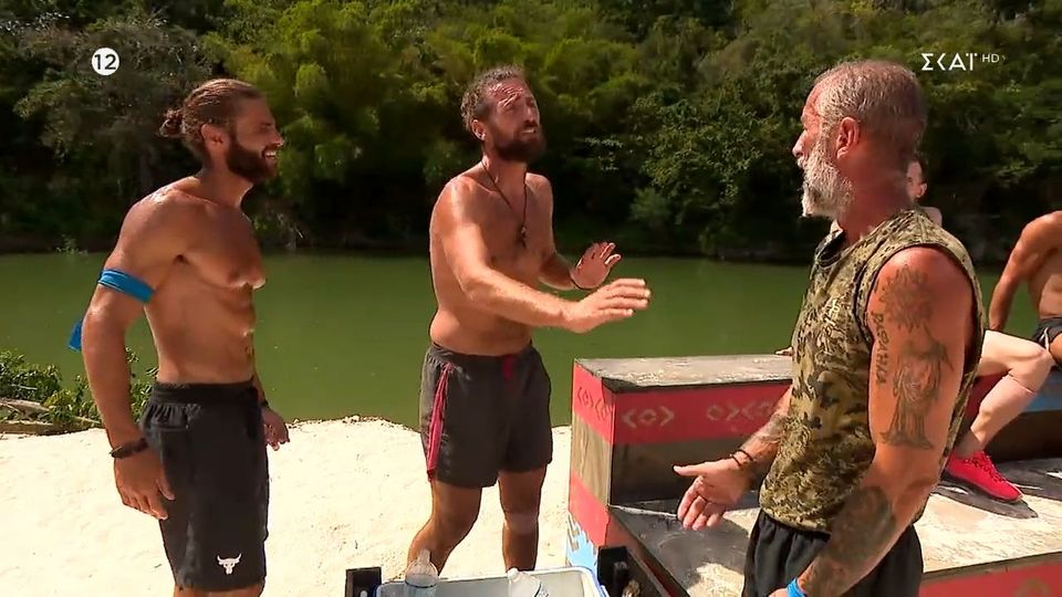Survivor: Ένταση στους δύο πάγκους – «Έχεις την ηλικία της μάνας μου» (Video)