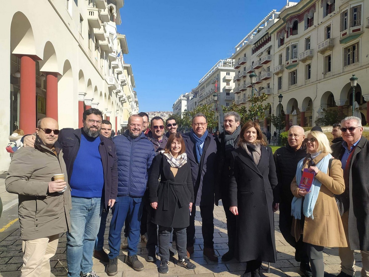 ΣΥΡΙΖΑ: Εξόρμηση και επίσκεψη στην κατάληψη στο Βασιλικό Θέατρο