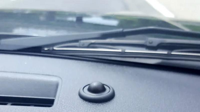 Σε τι χρησιμεύει ο «θόλος» στο ταμπλό του αυτοκινήτου