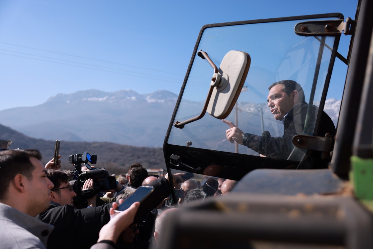 Τσίπρας από Τρίκαλα: Συντελείται μια μεγάλη ληστεία – Μια προοδευτική κυβέρνηση δεν σας αφήσει μόνους τους πολίτες απέναντι στους Πάτσηδες