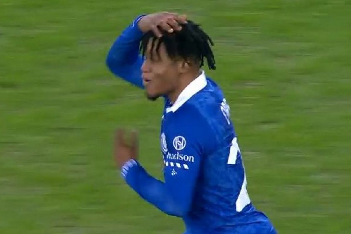 Επική γκάφα: Παίκτης της Γάνδης πανηγύριζε την πρόκριση πριν τελειώσει η διαδικασία των πέναλτι με Καραμπάγκ (video)