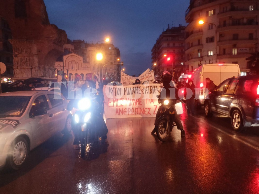 Στους δρόμους ο κόσμος για την τραγωδία στα Τέμπη (ΦΩΤΟ+VIDEO)