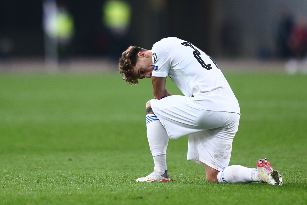 Με μαύρο περιβραχιόνιο αγωνίζεται ο Τσιμίκας ως ένδειξη πένθους (ΦΩΤΟ)