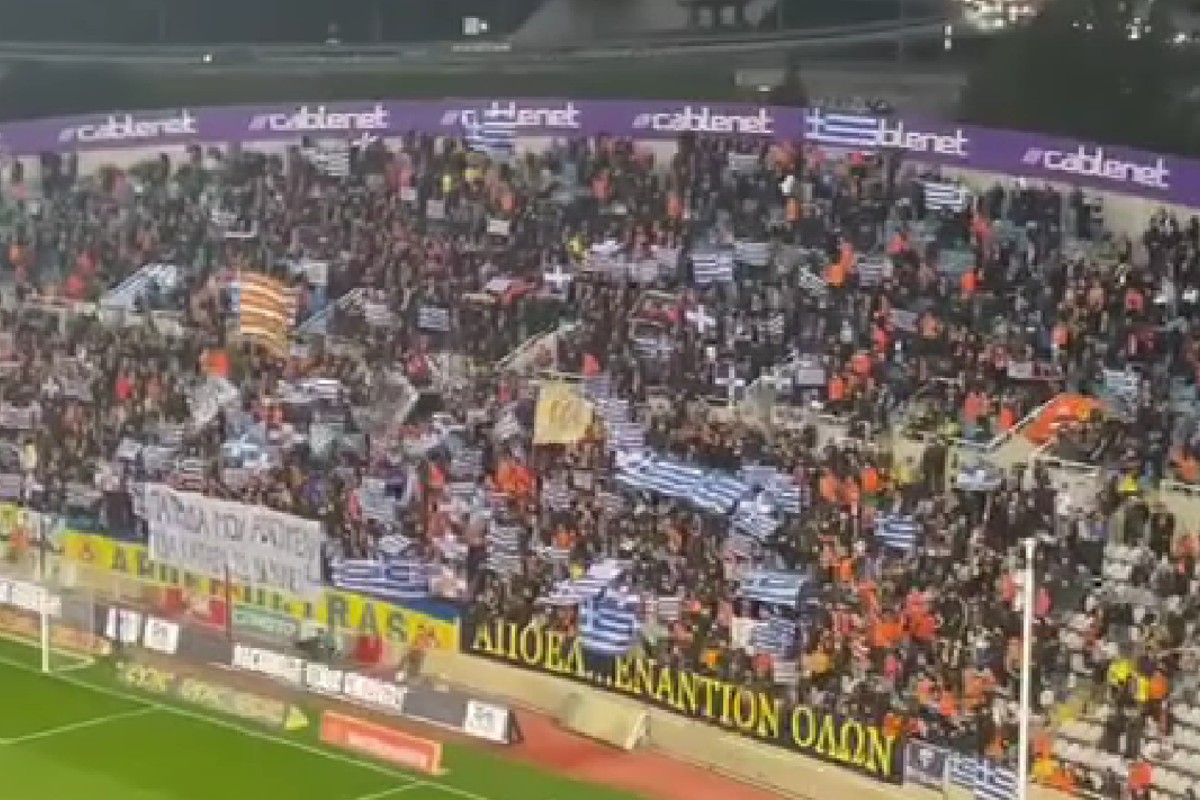 Ενός λεπτού σιγή και Ελληνικές σημαίες στο ΑΠΟΕΛ-Ομόνοια (video)